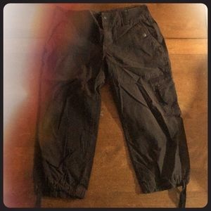 Brown Daisy Fuentes capris size 2 petite